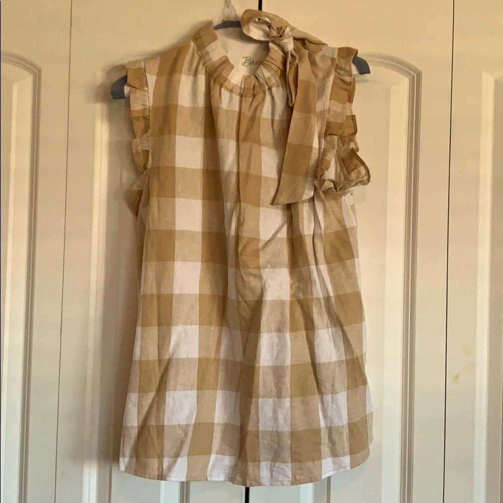 Sleeveless plaid top with bow